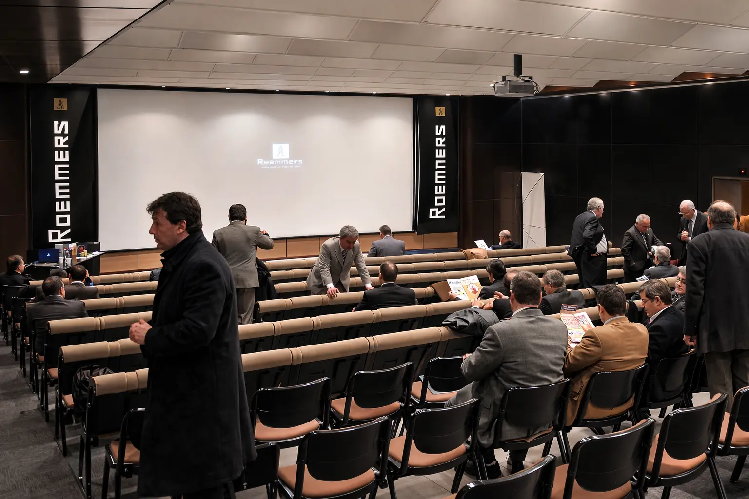 Proyecto Roemmers - Auditorio - Proyectos de Arquitectura Corporativa WIMAG